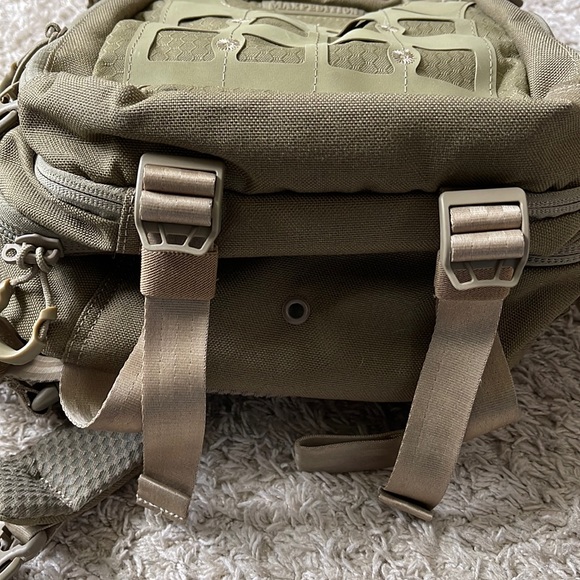 EC Maxpedition Discontinued TAN RIFTBLADE CCW-ENABLED BACKPACK 30L - Picture 10 of 16